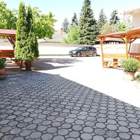 Imola És Andrea Apartmanház Hajdúszoboszló Exterior foto
