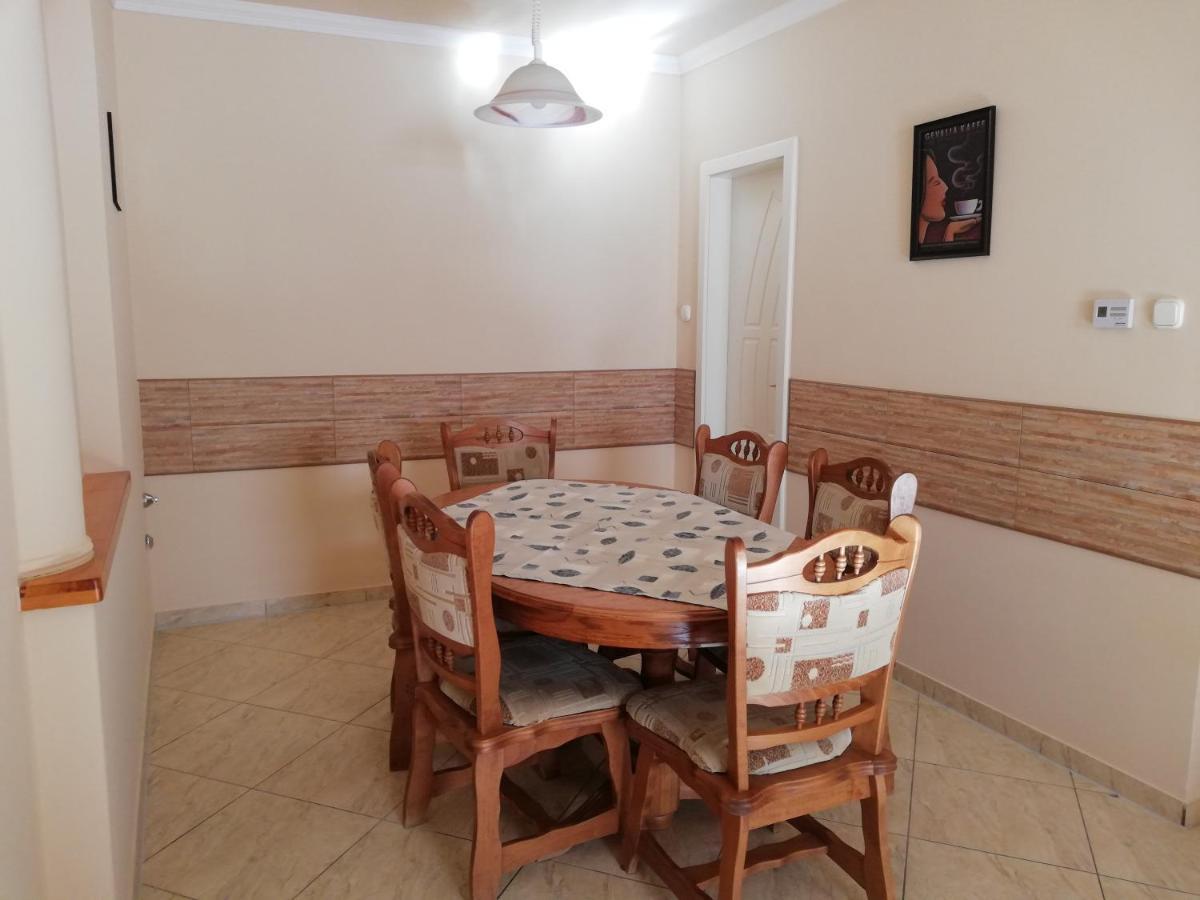 Imola És Andrea Apartmanház Hajdúszoboszló Exterior foto