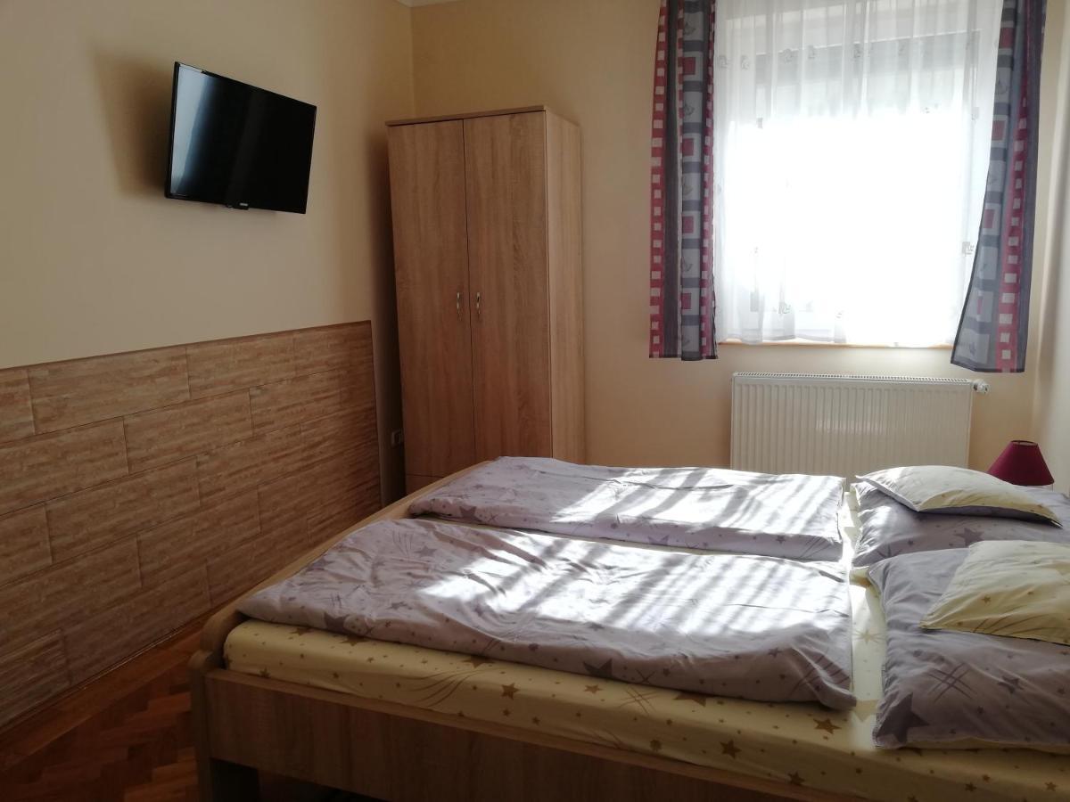 Imola És Andrea Apartmanház Hajdúszoboszló Exterior foto