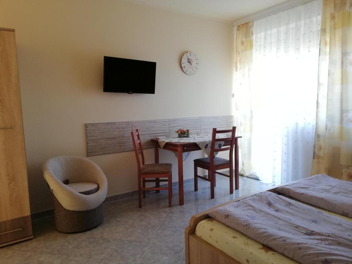 Imola És Andrea Apartmanház Hajdúszoboszló Exterior foto