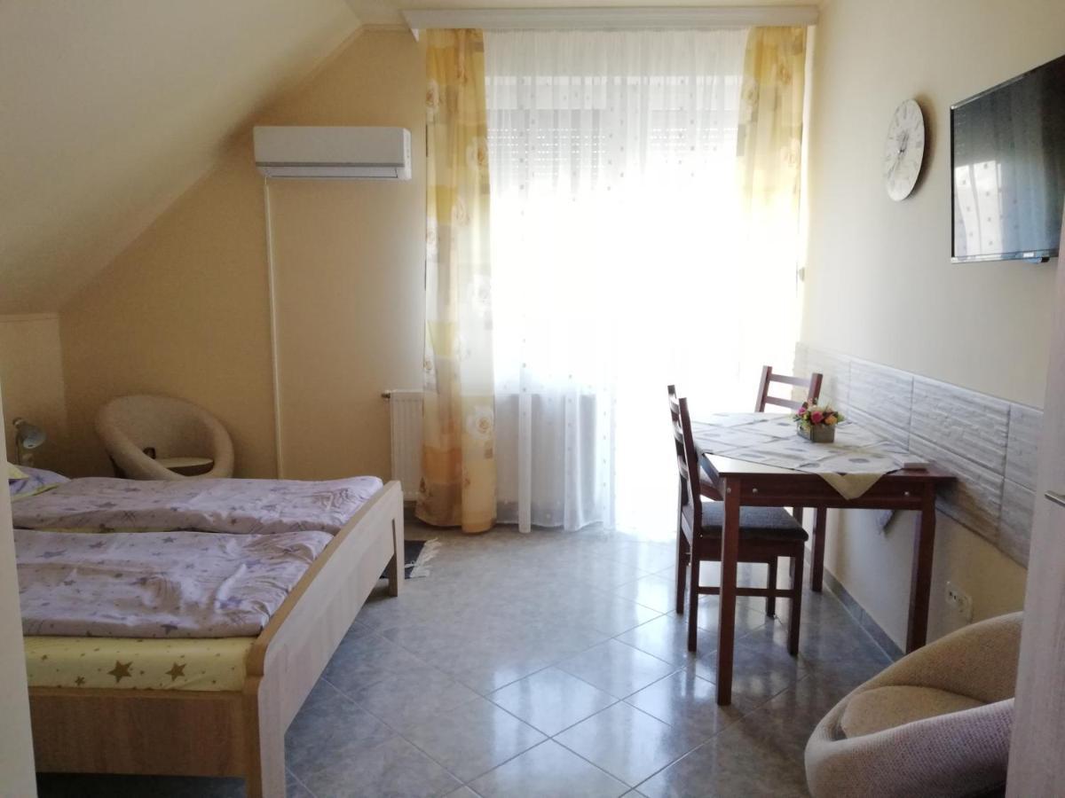 Imola És Andrea Apartmanház Hajdúszoboszló Exterior foto