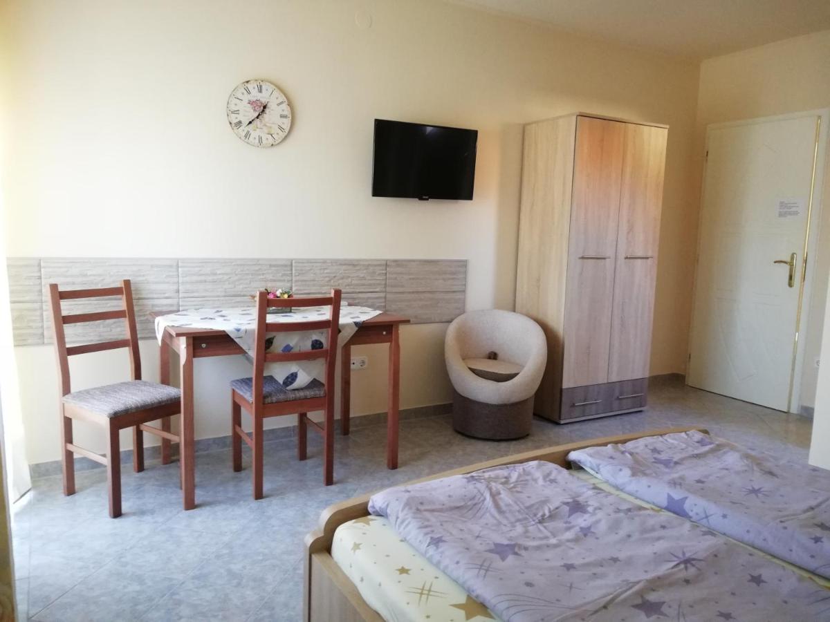 Imola És Andrea Apartmanház Hajdúszoboszló Exterior foto