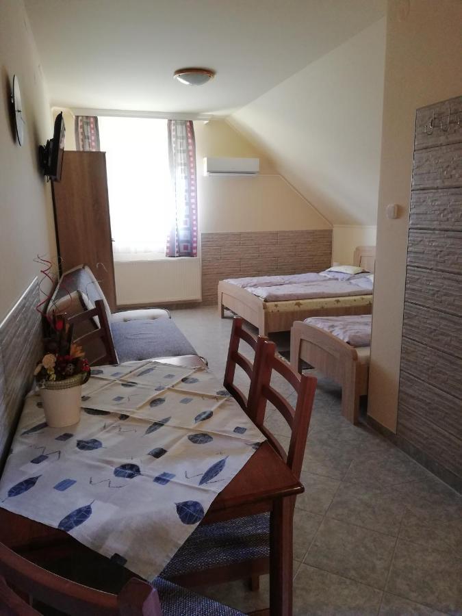 Imola És Andrea Apartmanház Hajdúszoboszló Exterior foto