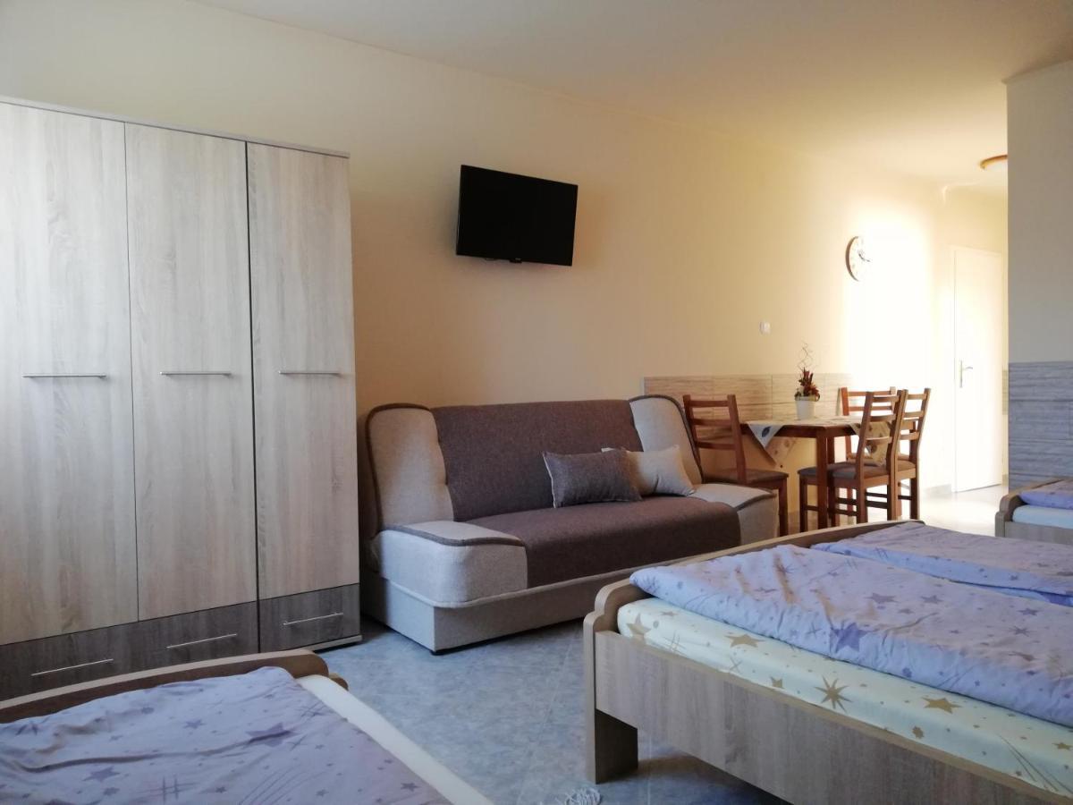 Imola És Andrea Apartmanház Hajdúszoboszló Exterior foto