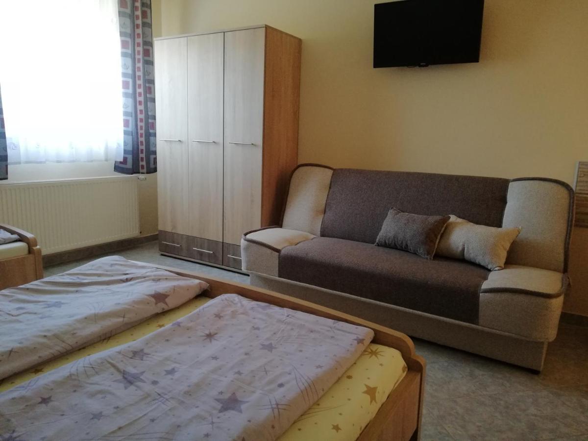 Imola És Andrea Apartmanház Hajdúszoboszló Exterior foto