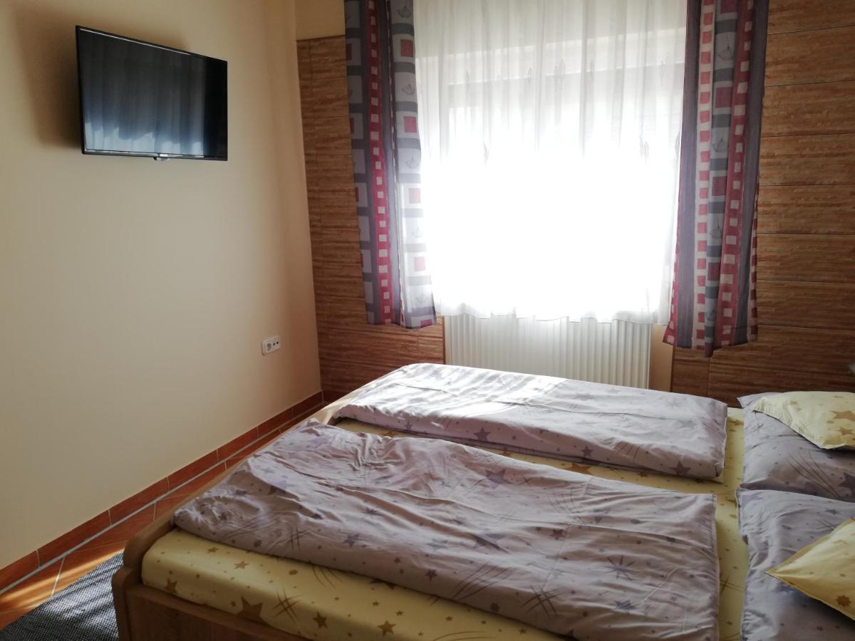 Imola És Andrea Apartmanház Hajdúszoboszló Exterior foto