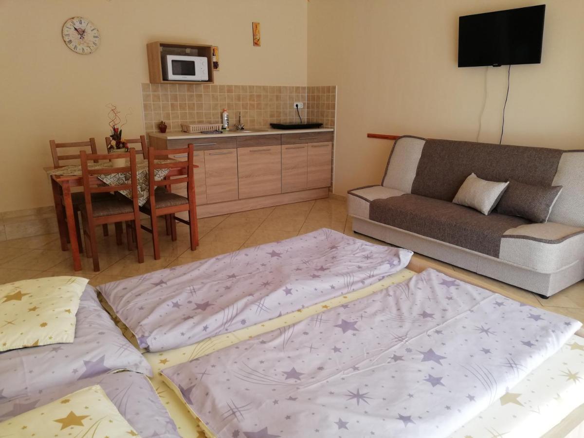 Imola És Andrea Apartmanház Hajdúszoboszló Exterior foto