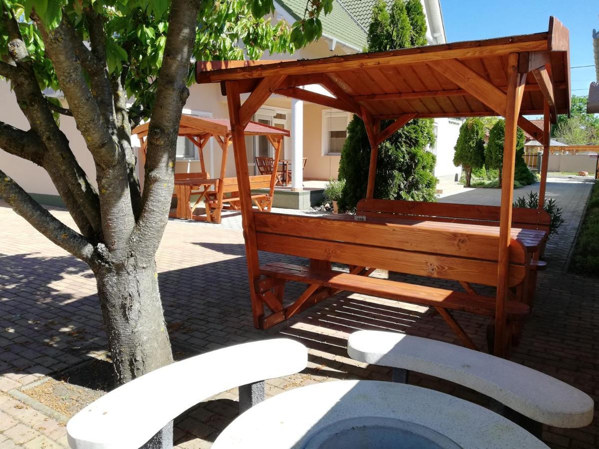 Imola És Andrea Apartmanház Hajdúszoboszló Exterior foto