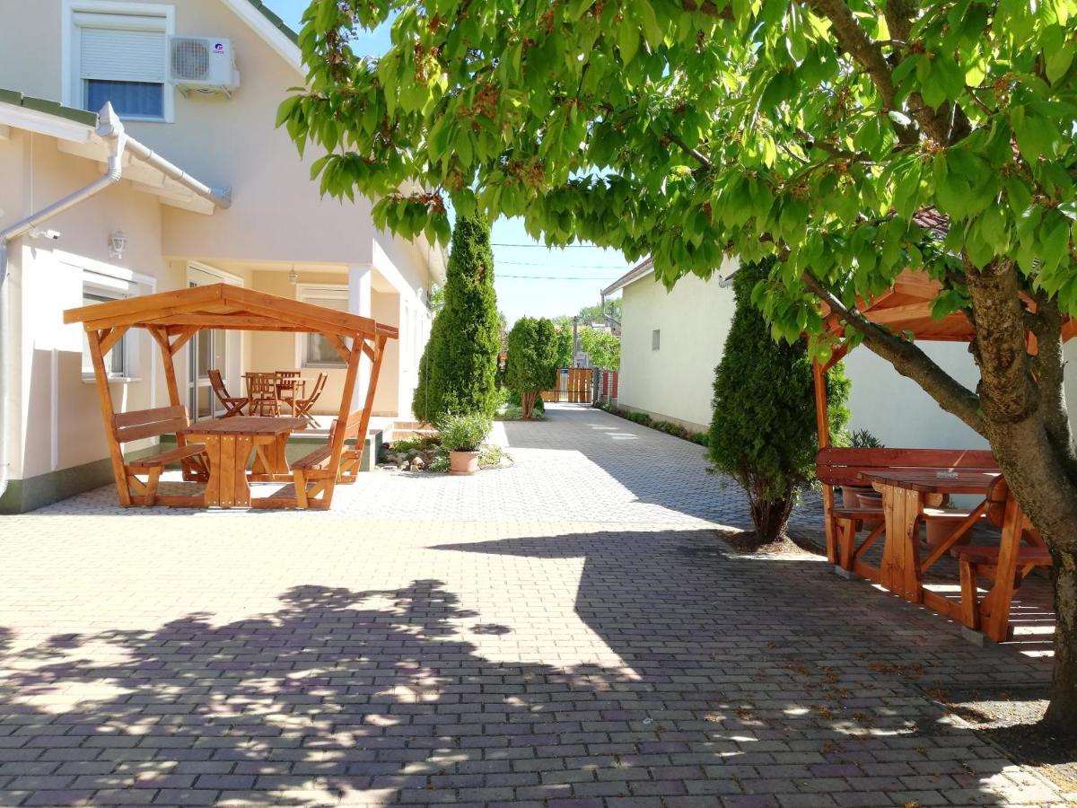 Imola És Andrea Apartmanház Hajdúszoboszló Exterior foto