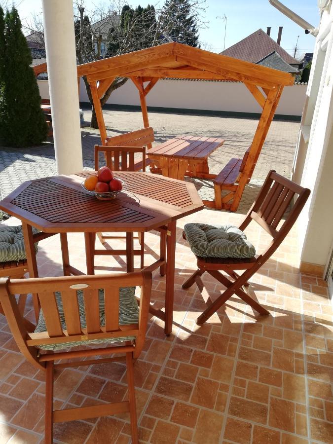Imola És Andrea Apartmanház Hajdúszoboszló Exterior foto